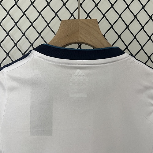 kids Real Madrid12/13 home size: 16-28