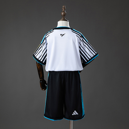Newcastle United 26/27 Home Kids kit Size 16-28